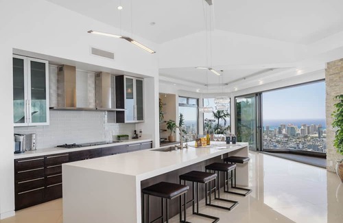Makiki Casa | K B M Resorts: Waikiki Hilltop House 5 Bed/4.5 Bath with Sweeping Ocean and Waikiki City Views