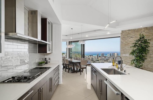 Makiki Casa | K B M Resorts: Waikiki Hilltop House 5 Bed/4.5 Bath with Sweeping Ocean and Waikiki City Views