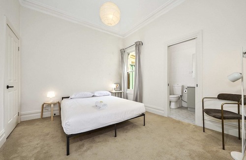 Brunswick North Casa | Homely Cottage in Davies St - Private Garden