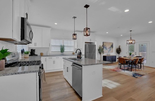 Collier Heights Casa | This house is a 4 bedroom(s), 3 bathrooms, located in Atlanta, GA.