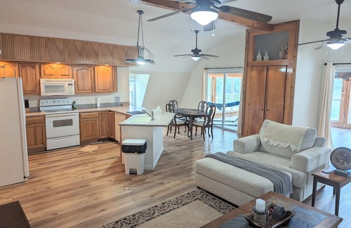 White Cottage Casa | Rest and Relaxation on the Muskingum River