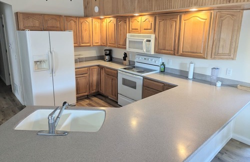White Cottage Casa | Rest and Relaxation on the Muskingum River