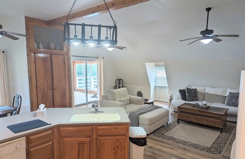 White Cottage Casa | Rest and Relaxation on the Muskingum River
