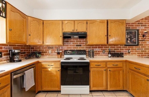Sheridan Casa | Large Family Size Home Near Lakes, Rivers and Historical Attractions