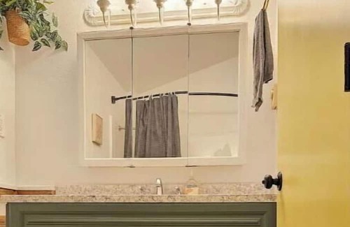 Hoodsport Cabina | Secluded 2BR Forest Lake Retreat