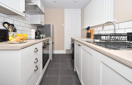 Burslem Casa | Mocha House: 2 Bedroom Sunny Vibes Retreat in Stoke!