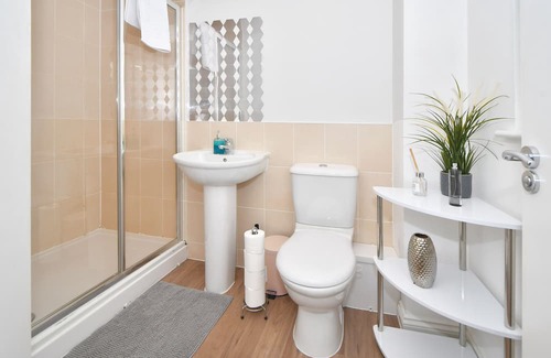 Alsager Casa | Lindop View: A Cheshire wives dream, with drive!
