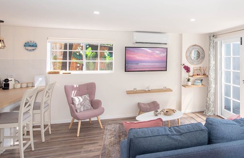 Coolum Beach Cabaña | Ashvale Beach Cottage
