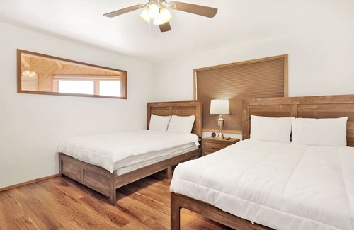 Whispering Forest Cabina | 2394-mt Verdi Mountain Manor 4 Bedroom Cabin by RedAwning