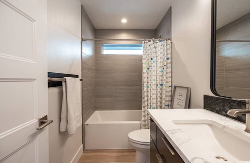 Latah Valley Casa | Beautiful Spacious Modern Home