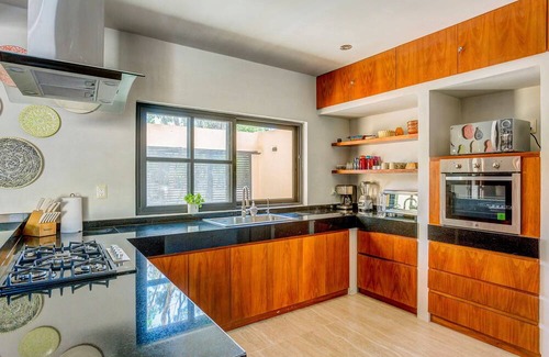 Centro de la ciudad de Tulum Villa | Nature-Chic Villa with Rooftop and Lap Pools!