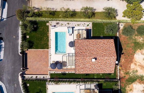 Kadumi Casa | Villa Albona, modern villa for 4 people with heated pool, whirlpool and sauna only 5.5 km from Porec
