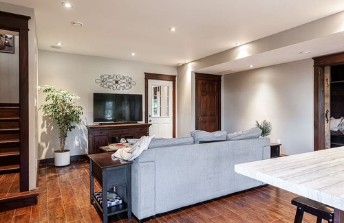 Perth East Apartamento | Large 2 Level, Private Guest Suite, Attached to Main House with Separate Entry