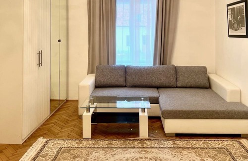 Baden Apartamento | Holiday Apartment "Luxuriöses Appartment" with Mountain View & Wi-Fi