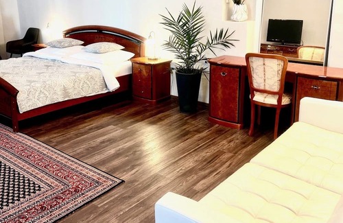 Baden Apartamento | Holiday Apartment "In Wienerwald Residenz" with Mountain View & Wi-Fi