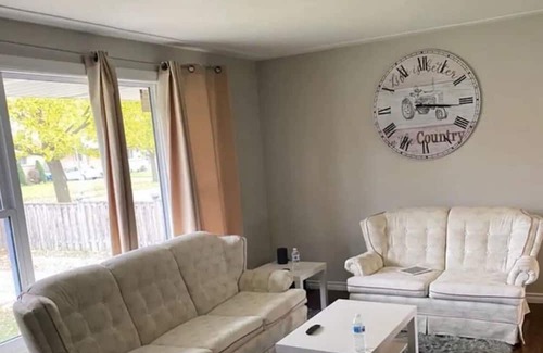London Casa | Room in London, ON