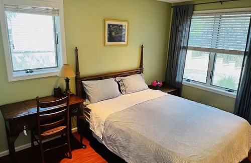 Broomall Casa | Sophia's Garden Flat A- Quiet & Convenient Suburb