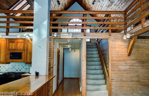 Stockbridge Casa | Meticulously restored serene barn minutes from the best of the Berkshires.