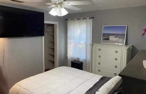 South Pensacola Casa | Located in Historic North Hill neighborhood, blocks away from downtown Pensacola