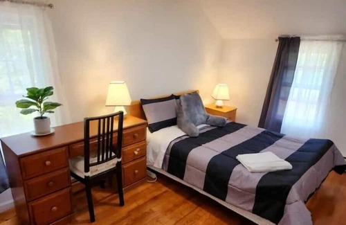 Middletown Casa | Comfortable Yellow House