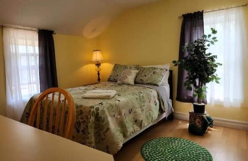 Middletown Casa | Comfortable Yellow House