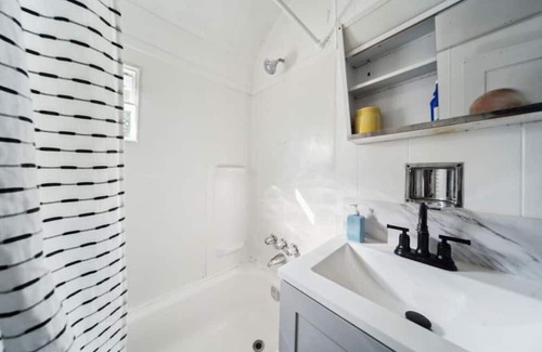 Euclid Casa | Serene 3 bedroom 1 bath house