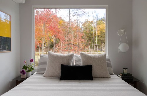 Kingston Cabaña | A Modern Lakeside Cottage in a Quiet Hudson Valley Hamlet