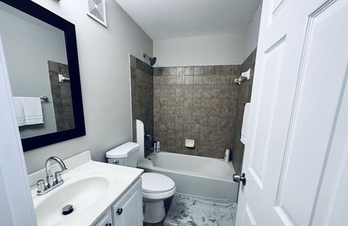 Groveton Apartamento | Stunning 3BR Apartment. Peaceful & Quiet!