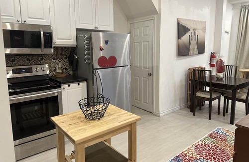 New Toronto Apartamento | 5-Minute walk to the lake, cozy and spacious studio for two!