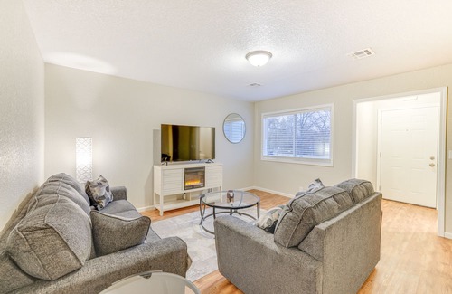 Joplin Casa | Newly Renovated Joplin Townhome w/ Fireplace