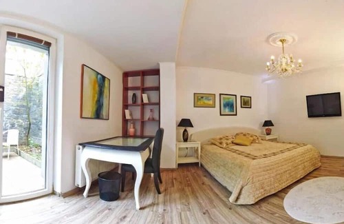Tuchomerice Apartamento | Cozy Studio with Garden