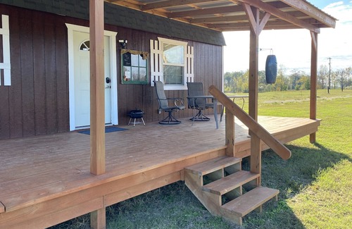 DeRidder Cabina | The Lil Red Barn