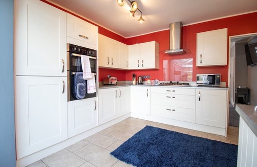 Patchway Casa | Stylish House w/Game Room in Bristol w/Parking