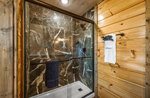 Sevierville Cabina | New cabin/Indoor pool/Hot tub