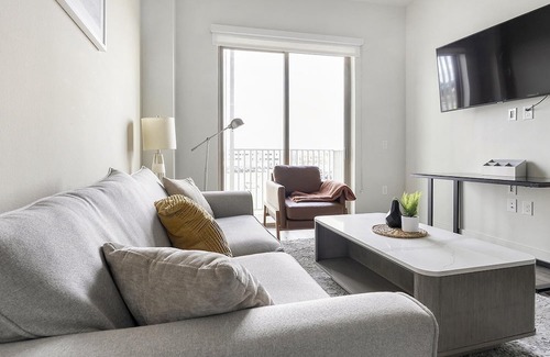 North Loop Apartamento | Modern Apartment in Prime Location (ID8890X22)