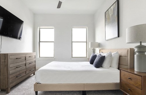 North Loop Apartamento | Modern Apartment in Prime Location (ID8890X22)