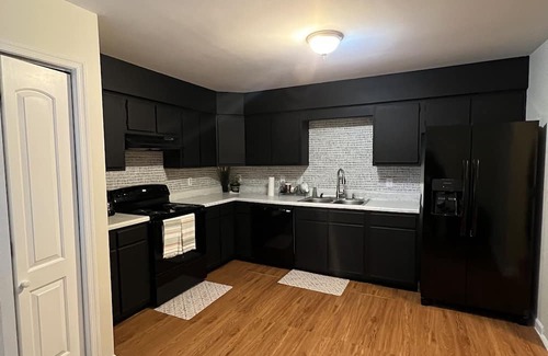 Hampton Casa | COZY CONDO W/LAKEVIEW! CLOSE TO COLISEUM, BEACHES, AND PENINSULA TOWN CENTER
