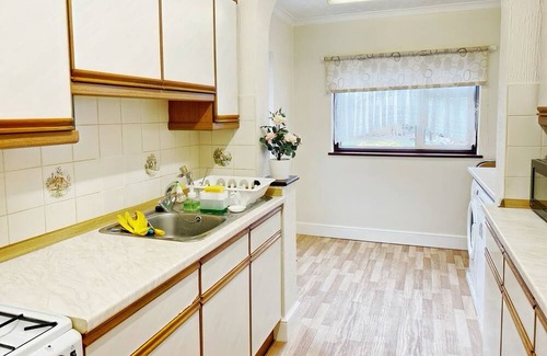 Longbridge Casa | London House sleeps 9 with parking spaces