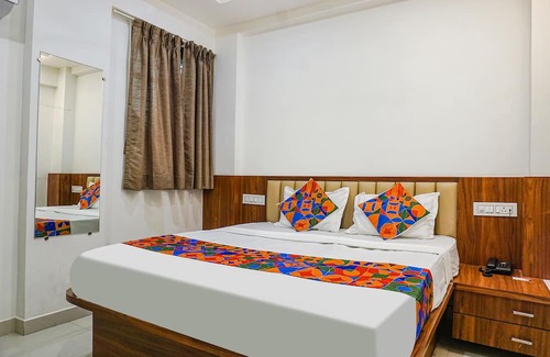 Akurdi Hotel | Fabexpress Sathvik Executive