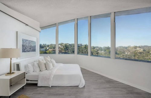 Bel Air Casa | Explosive City Views at Villa Fontante