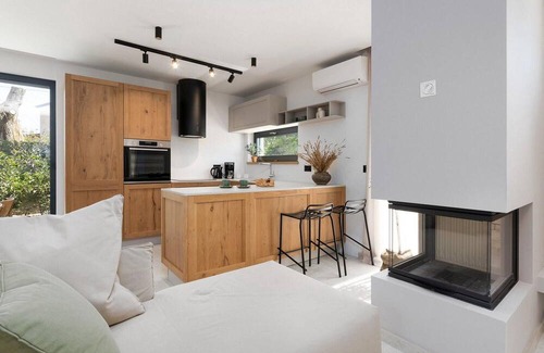 Kadumi Casa | Villa Vallis, modern villa for 4 people with heated pool, whirlpool and sauna only 5.5 km from Porec