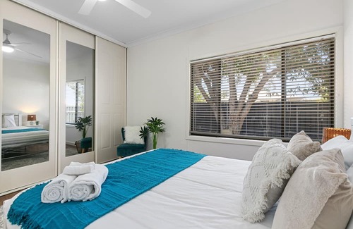 Seacombe Gardens Casa | Shop and Sea in Sturt!