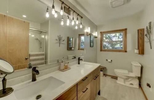 Milwaukie Casa | Milwaukie home, walking distance to downtown Milwaukie and MAX train.