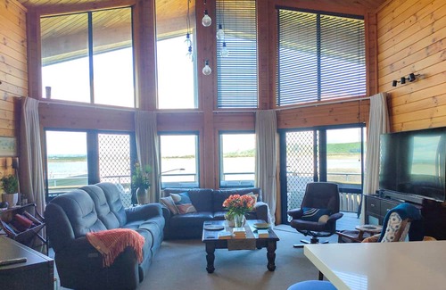 Pukehina Casa | Water's Edge Retreat Internal name: 694 Pukehina Parade