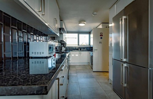 Basildon Casa | Southwark Path by MT Property