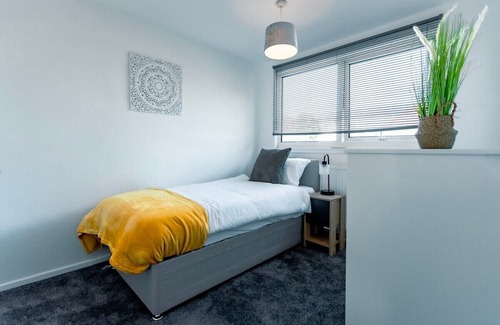 Basildon Casa | Southwark Path by MT Property