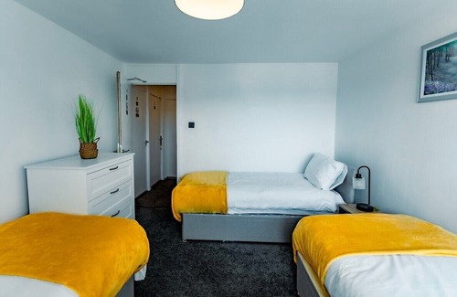 Basildon Casa | Southwark Path by MT Property