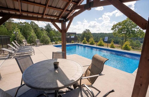 New Plymouth Casa | Serenity Ridge Scenic Luxury Log Estate Getaway