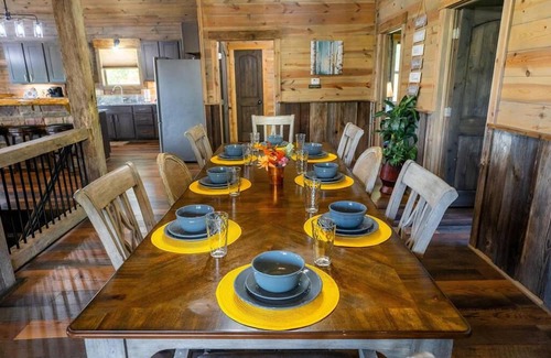 New Plymouth Casa | Serenity Ridge Scenic Luxury Log Estate Getaway