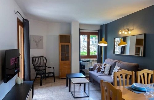 Ransol Apartamento | Modern and rustic in Ransol. Sleeps 6